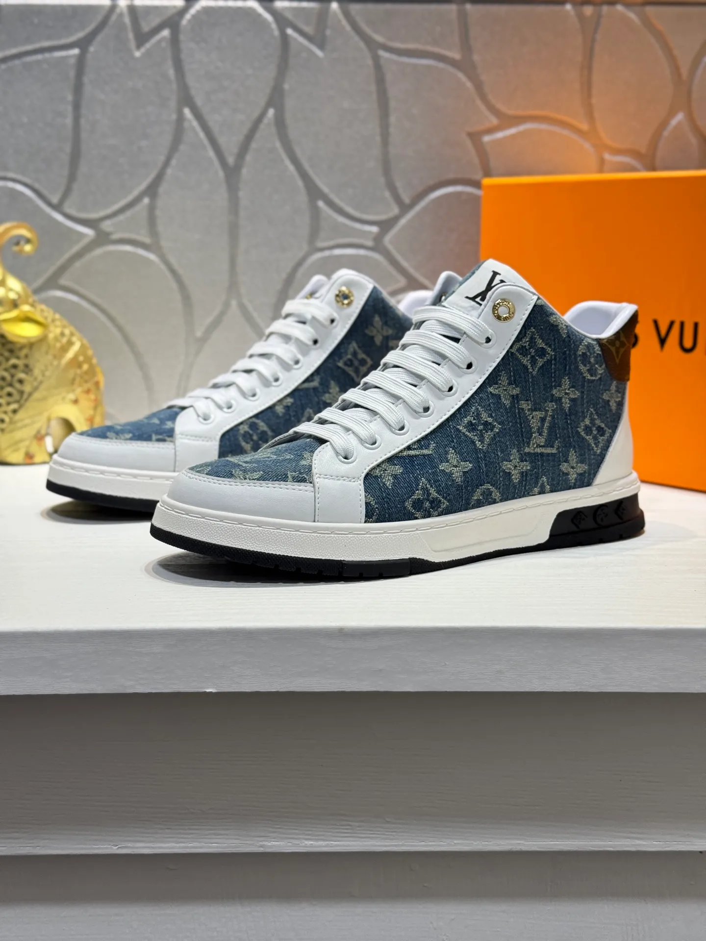 Men's shoes 💰420 [New style] 🐛🐛Top original order - Louis Vuitton®️ Trendy and fashionable yet low-key men's casual shoes, uppers made of LV denim spliced ​​with cowhide, comfortable and breathable, sheepskin lining, original rubber outsole, two colors available ~ a must-have for stylish men. Size: 38-44 (45 customized